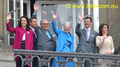 00 82 The Royal Family